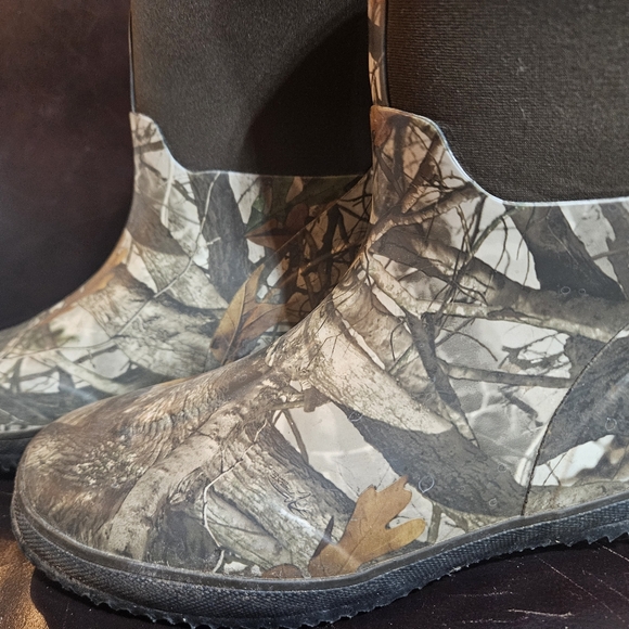 Womens sz 9 camo rubber boots - Picture 2 of 3